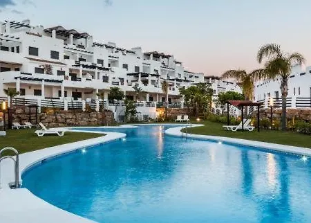 Luxury With Private Garden & Solarium, Sunset Golf, Marbella, Lejlighed