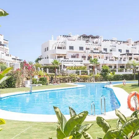 Luxury With Private Garden & Solarium, Sunset Golf, Marbella, Lejlighed Estepona