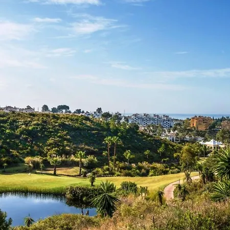 Luxury With Private Garden & Solarium, Sunset Golf, Marbella, Lejlighed Estepona